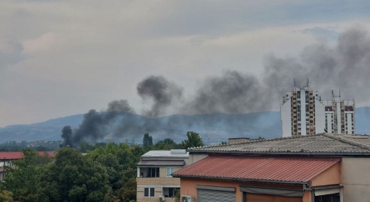 Црн чад се зададе над Скопје: Горат гуми во Злокуќани