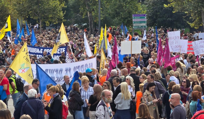 Протест на просветните работници во Србија, поголемиот број училишта не работеа